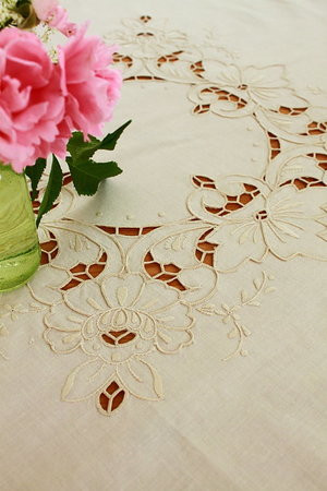 Tischdecke Handarbeitsdecke beige, Blumen