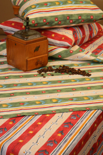 Tischdecken und Kissen Landhausstil