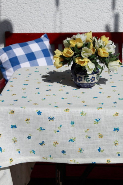 Pflegeleichte Tischwäsche mit Blumen, Vögelchen u. Schmetterlingen